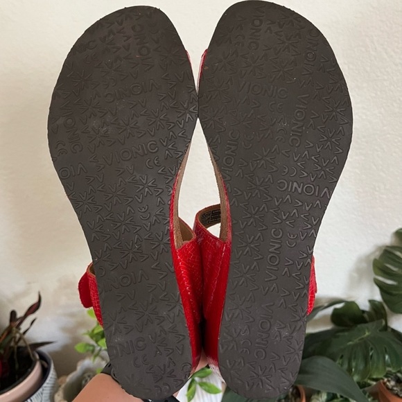VIONIC Natasia red patent leather orthoheel wedge sz 9 - Picture 6 of 12